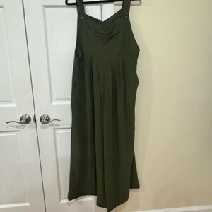 Green Wide Leg Jumpsuit with V-neckline and Flowy Silhouette